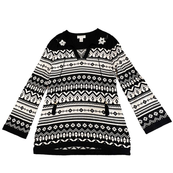 BLOOMINGDALE’S Black & White Sequined Flower Oversized Sweater, Size Large - Picture 1 of 16
